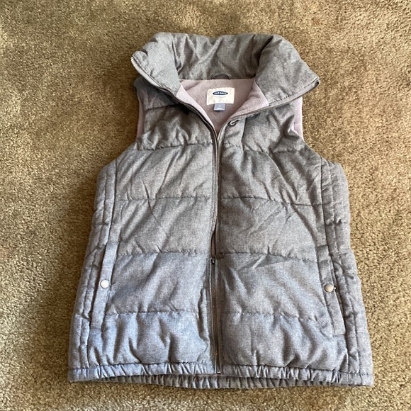 Old Navy Gray Puffer Vest, Size M - Picture 3 of 8